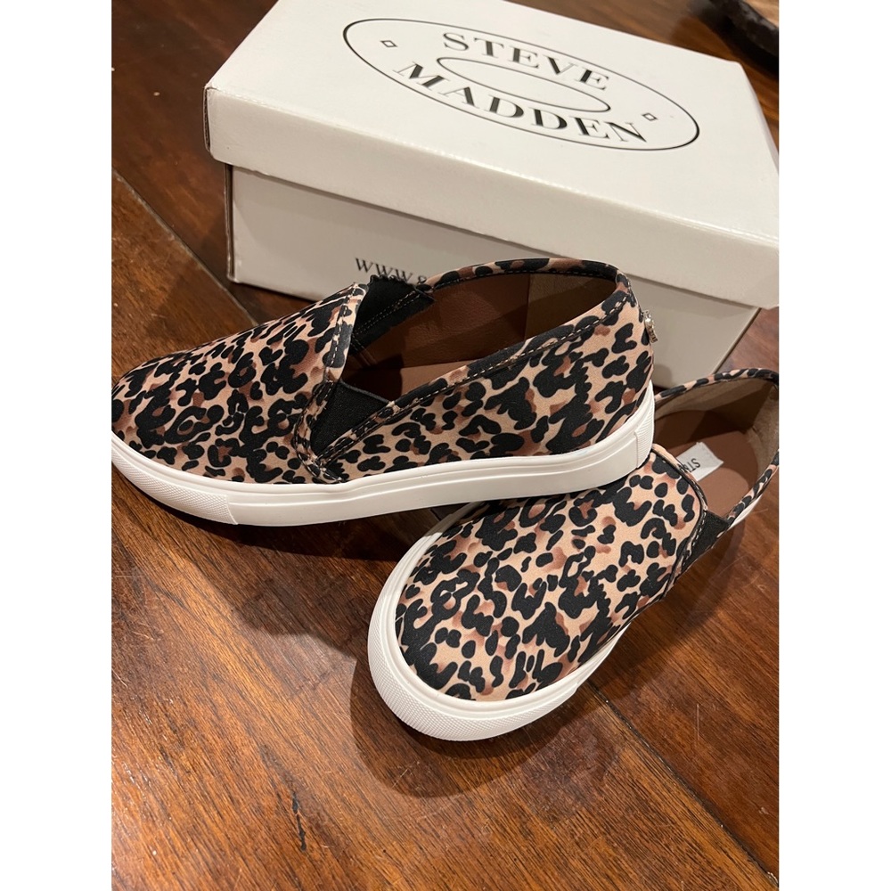 Leopard print slip-on sneakers
